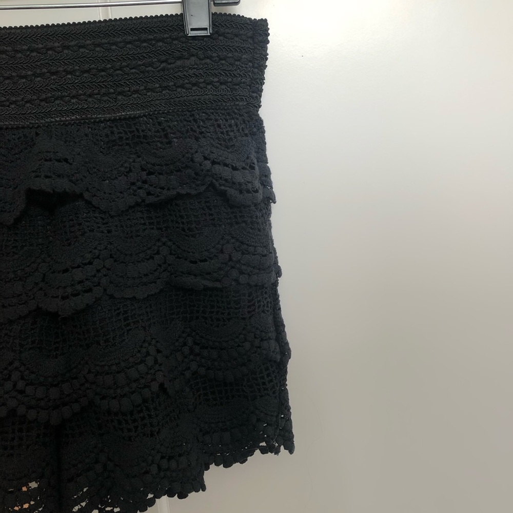 RUFFLE SHORTS - Picture 2 of 2